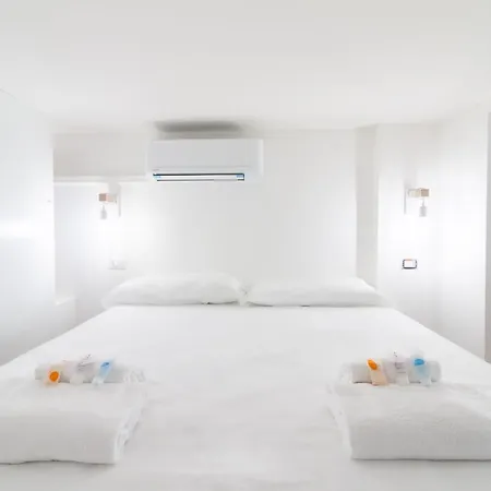 Nel Cuore Dei Navigli - Home Suite Milão Exterior foto